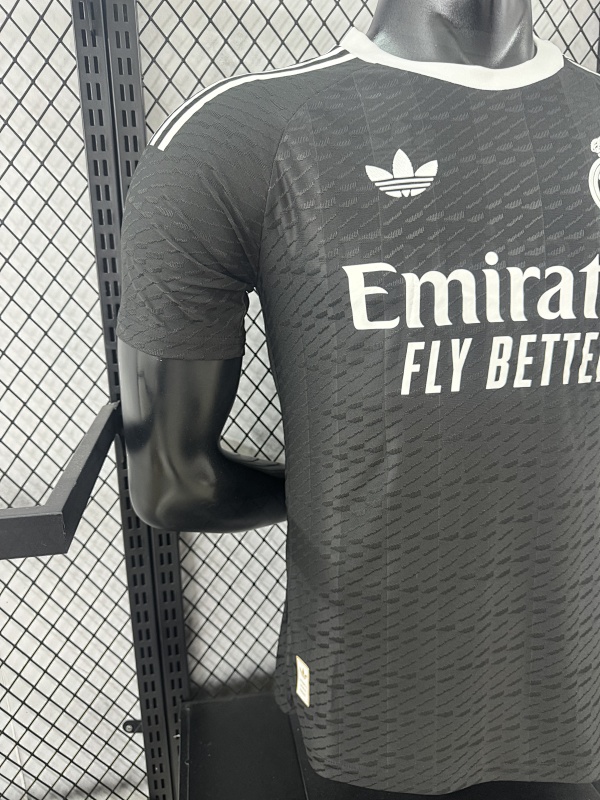 Real Madrid Portero Versión Jugador 2025/26 (Negra) 6