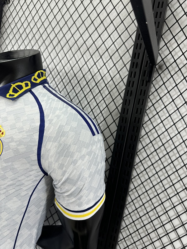 Real Madrid Edición Especial Versión Jugador (Gris) 9