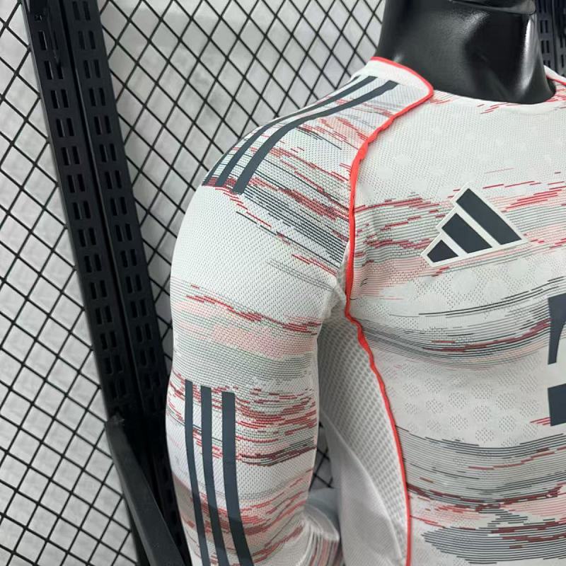 Bayern Munich Visitante Versión Jugador 2025/26 (Blanca, Manga Larga) 8