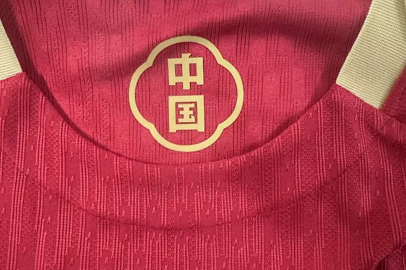 China Local Versión Jugador 2025/26 (Roja) 10