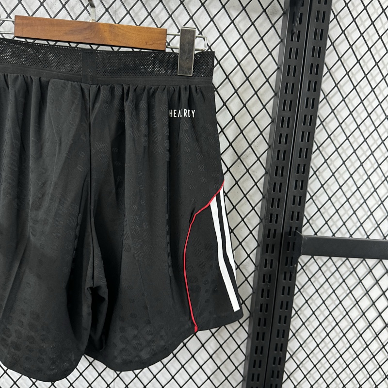 Liverpool Short Local Versión Jugador 2025/26 (Negro) 8