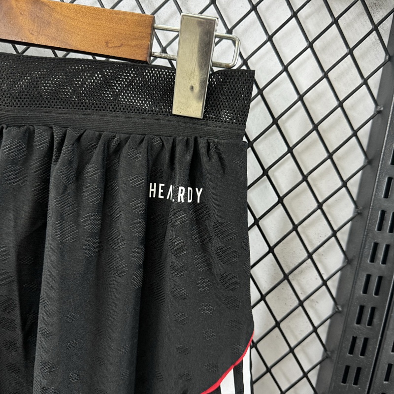 Liverpool Short Local Versión Jugador 2025/26 (Negro) 9
