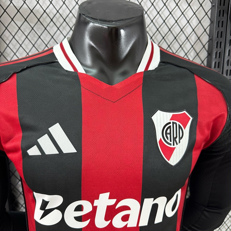 River Plate Visitante Versión Jugador 2025/26 (Negra, Manga Larga) 3