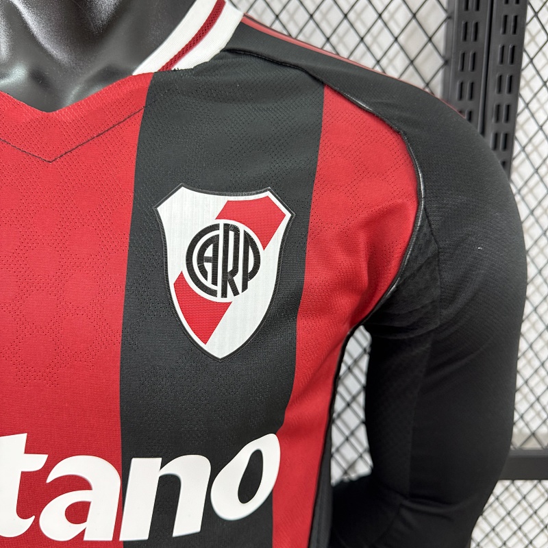 River Plate Visitante Versión Jugador 2025/26 (Negra, Manga Larga) 5