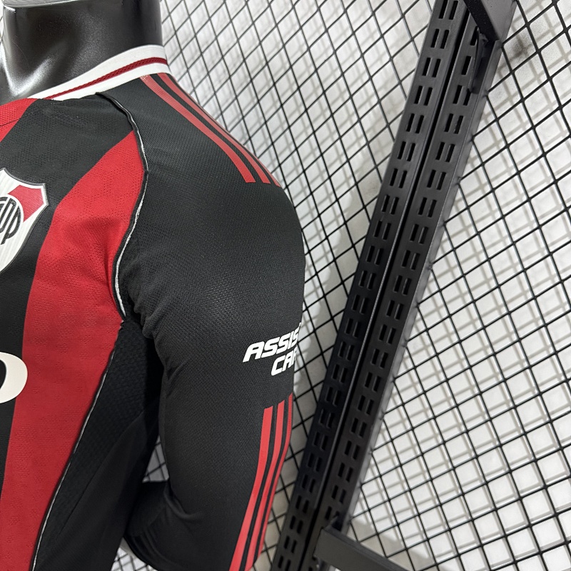 River Plate Visitante Versión Jugador 2025/26 (Negra, Manga Larga) 9