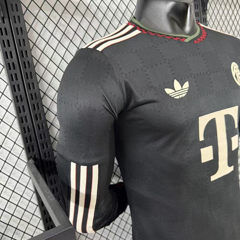 Bayern Munich Tercera Versión Jugador 2025/26 (Negra, Manga Larga) 8