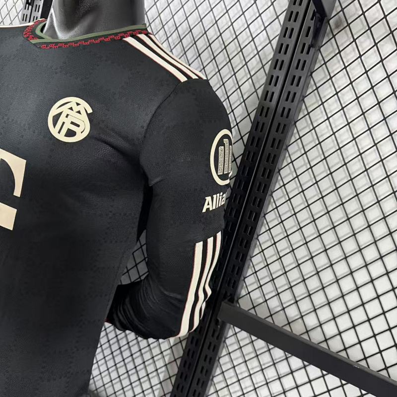 Bayern Munich Tercera Versión Jugador 2025/26 (Negra, Manga Larga) 9