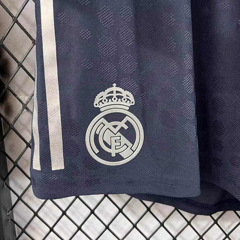 Real Madrid Short Visitante Versión Jugador 2025/26 (Azul Marino) 3