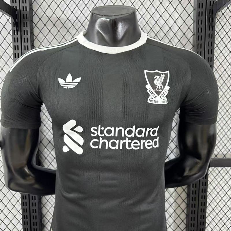 Liverpool Portero Versión Jugador 2025/26 (Negra) 3