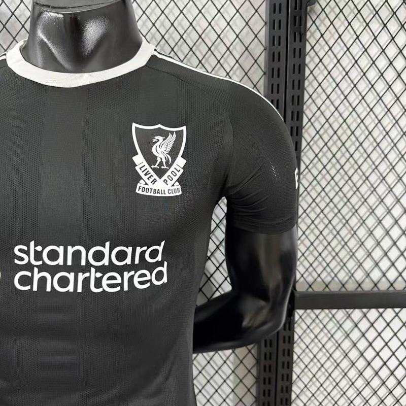 Liverpool Portero Versión Jugador 2025/26 (Negra) 5