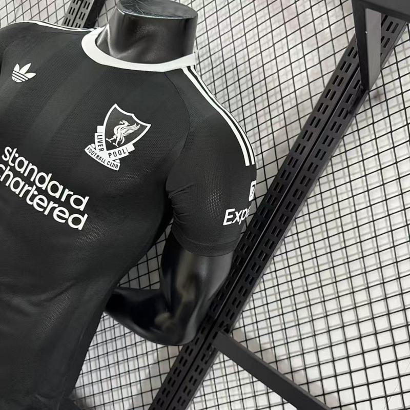 Liverpool Portero Versión Jugador 2025/26 (Negra) 7