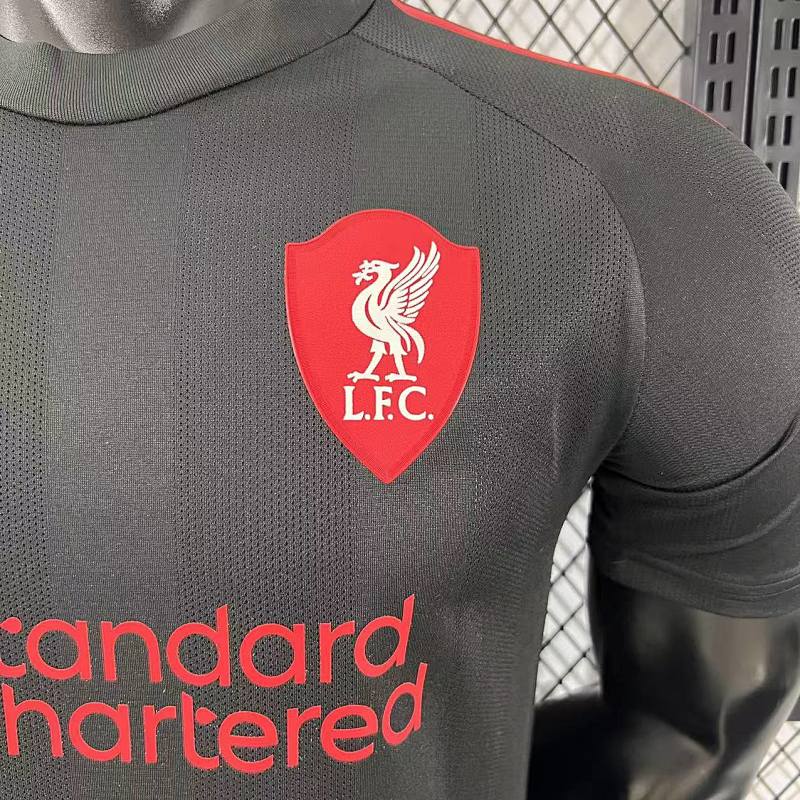 Liverpool Edición Especial Versión Jugador 2025/26 (Negra) 4