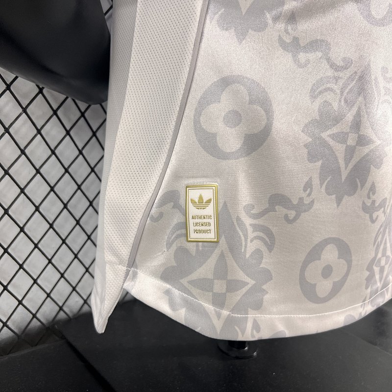 Real Madrid Edición Especial Versión Jugador 2025/26 (Blanca) 3