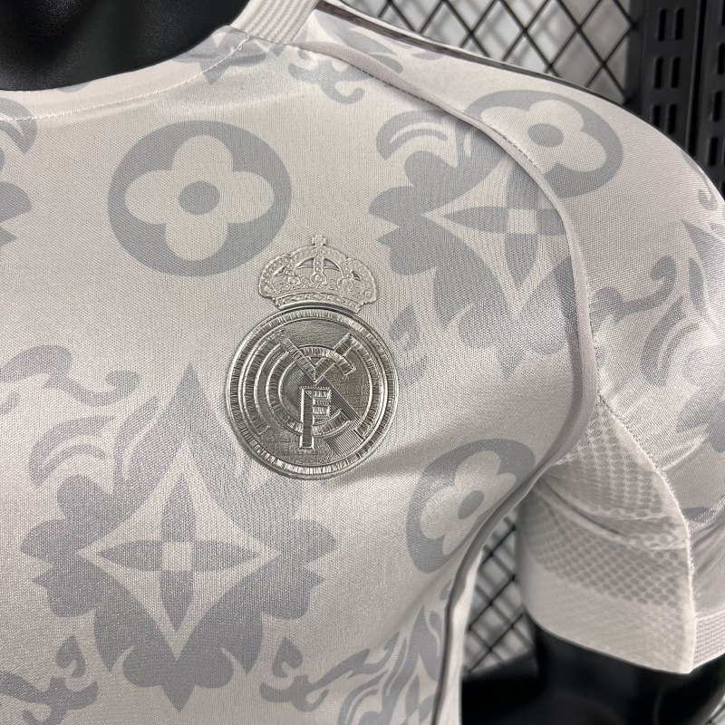 Real Madrid Edición Especial Versión Jugador 2025/26 (Blanca) 6
