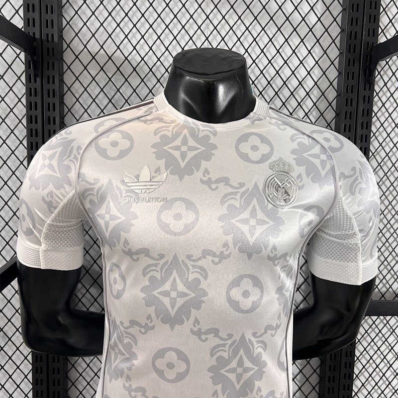 Real Madrid Edición Especial Versión Jugador 2025/26 (Blanca) 8