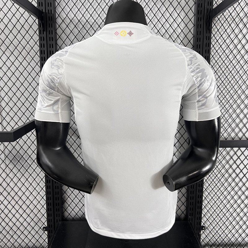 Real Madrid Edición Especial Versión Jugador 2025/26 (Blanca) 9