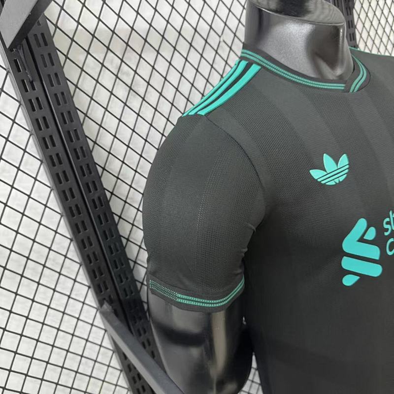Liverpool Edición Especial Versión Jugador (Negra) 8
