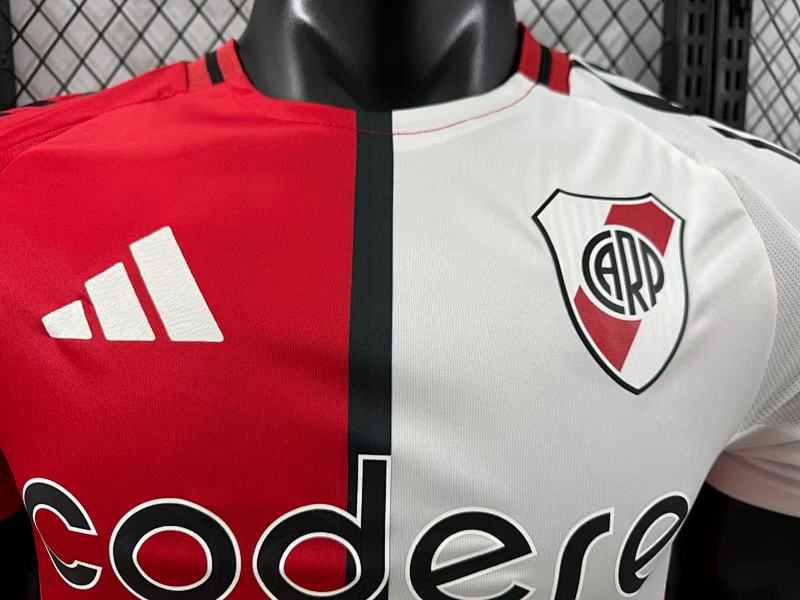 River Plate Cuarta Versión Jugador 2024/25 (Blanca) 8