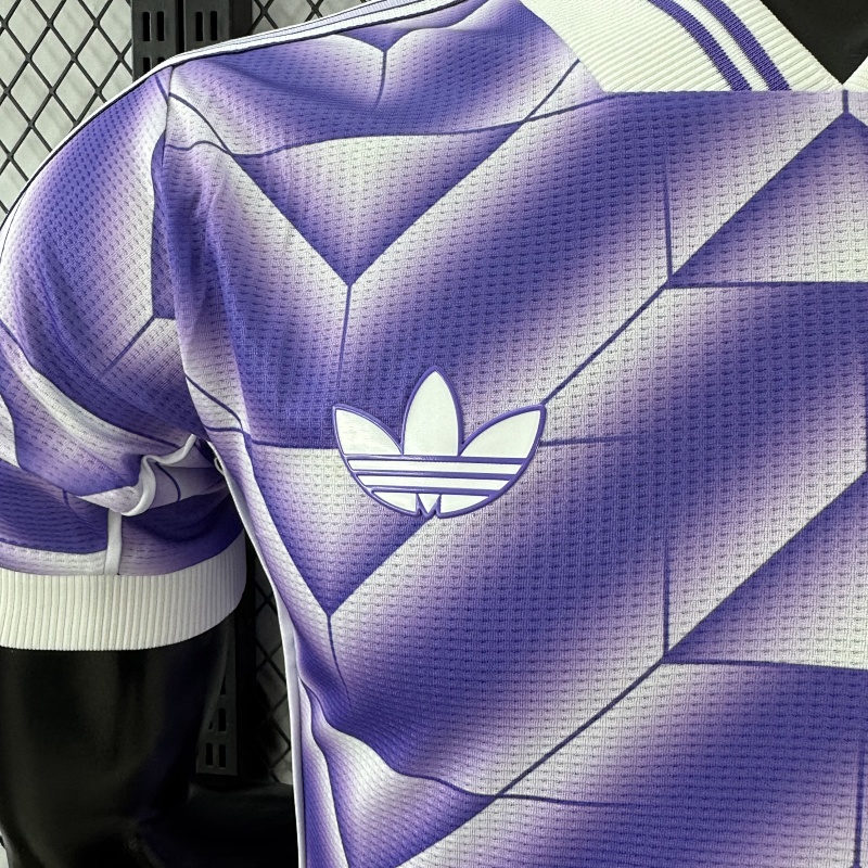 Real Madrid Edición Retro (Morada) 4