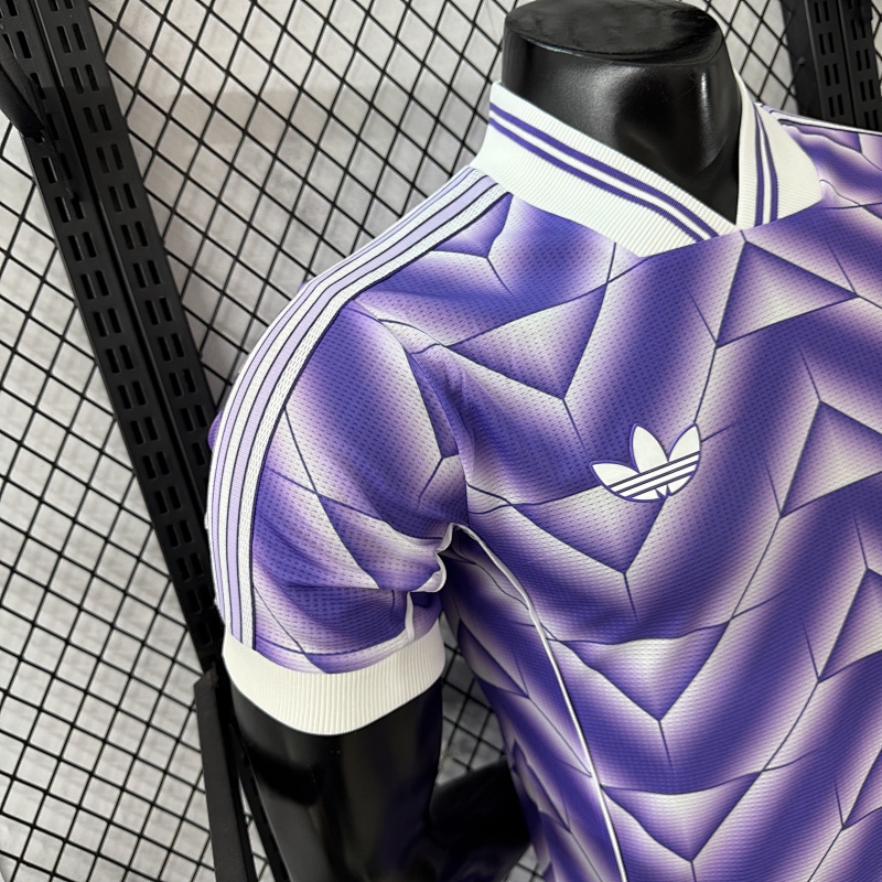 Real Madrid Edición Retro (Morada) 8