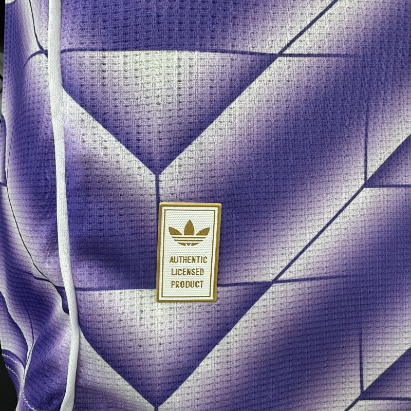 Real Madrid Edición Retro (Morada) 10