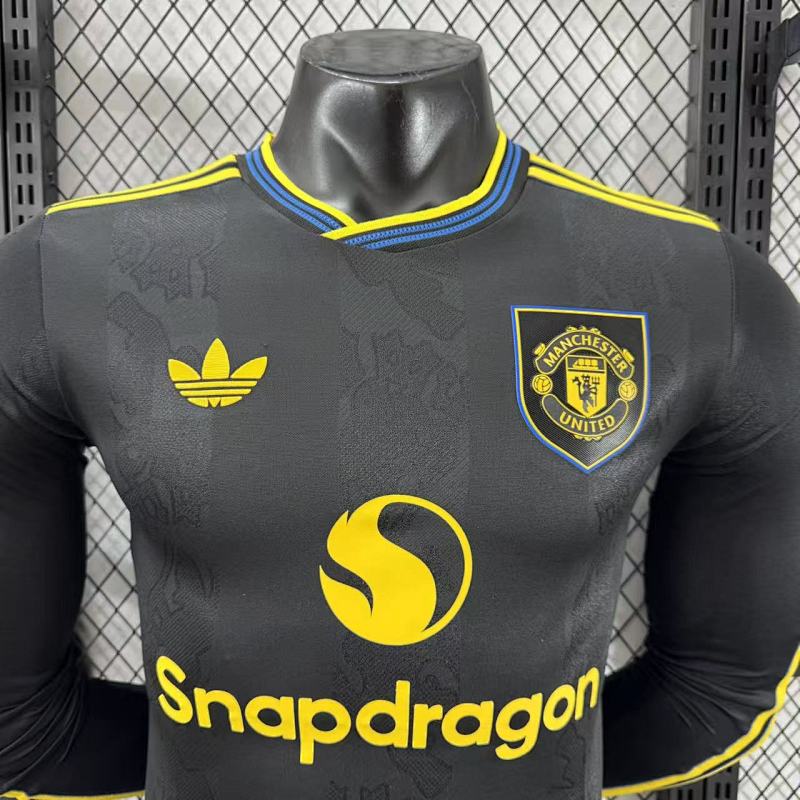 Manchester United Tercera Versión Jugador 2025/26 (Negra, Manga Larga) 3