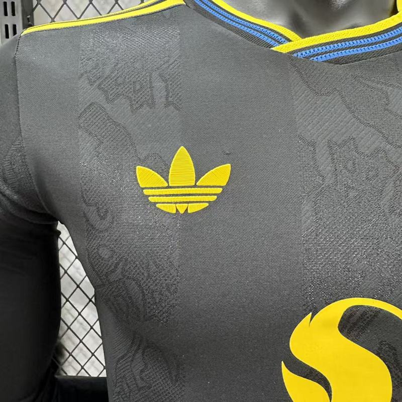 Manchester United Tercera Versión Jugador 2025/26 (Negra, Manga Larga) 4