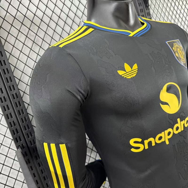 Manchester United Tercera Versión Jugador 2025/26 (Negra, Manga Larga) 8