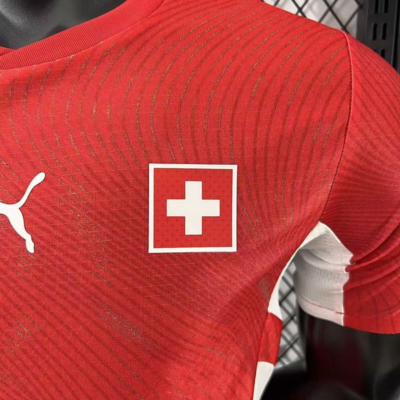 Suiza Local Versión Jugador 2026 (Roja, Manga Larga) 5