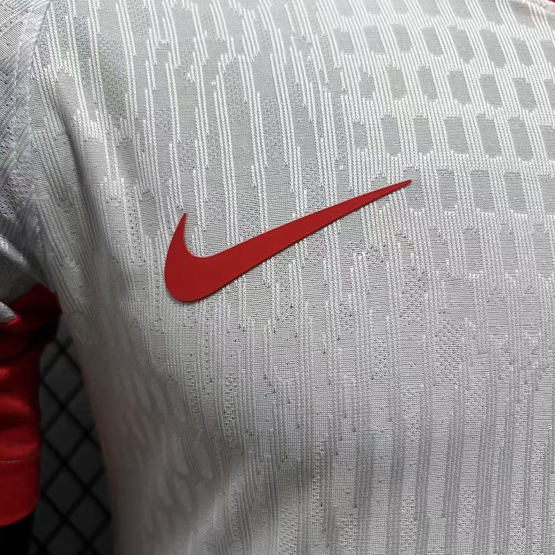 Polonia Local Versión Jugador 2026 (Blanca) 4