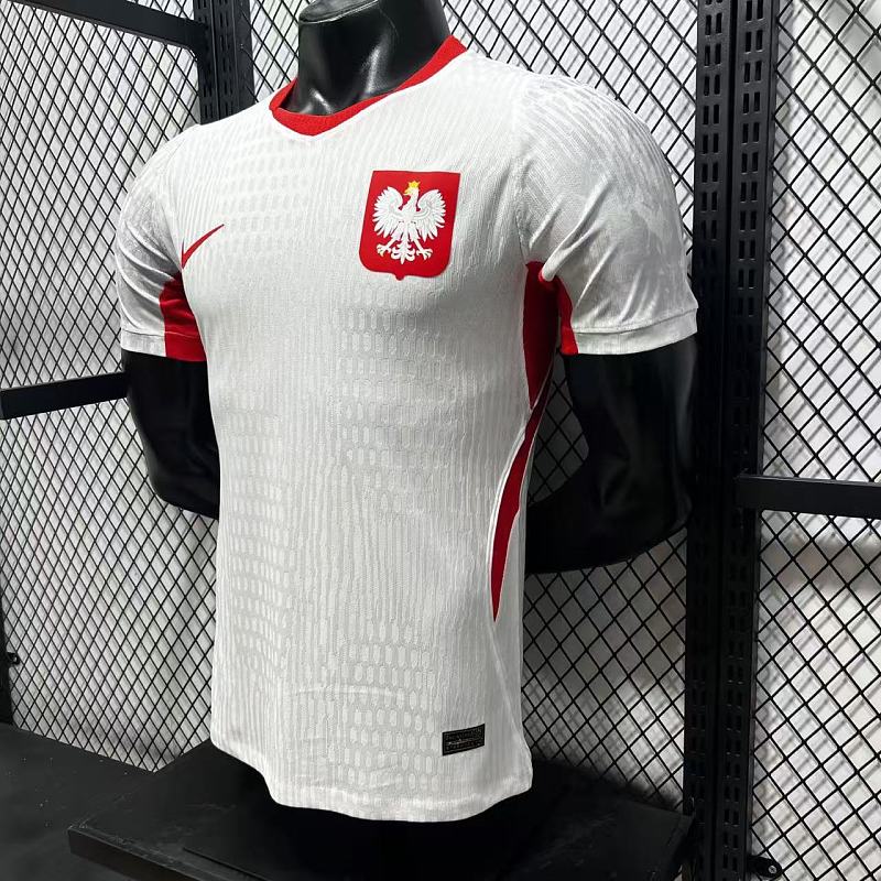 Polonia Local Versión Jugador 2026 (Blanca) 7