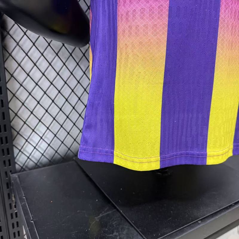 FC Barcelona Edición Especial Versión Jugador 2026 (Morada) 10
