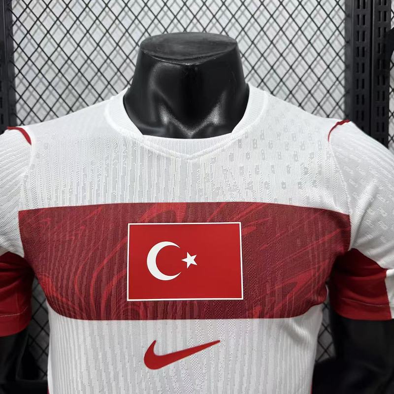 Turquía Visitante Versión Jugador 2026 (Blanca) 3