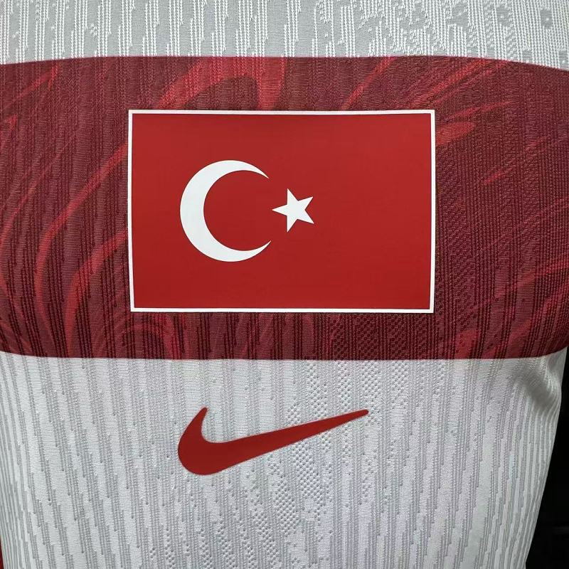 Turquía Visitante Versión Jugador 2026 (Blanca) 4