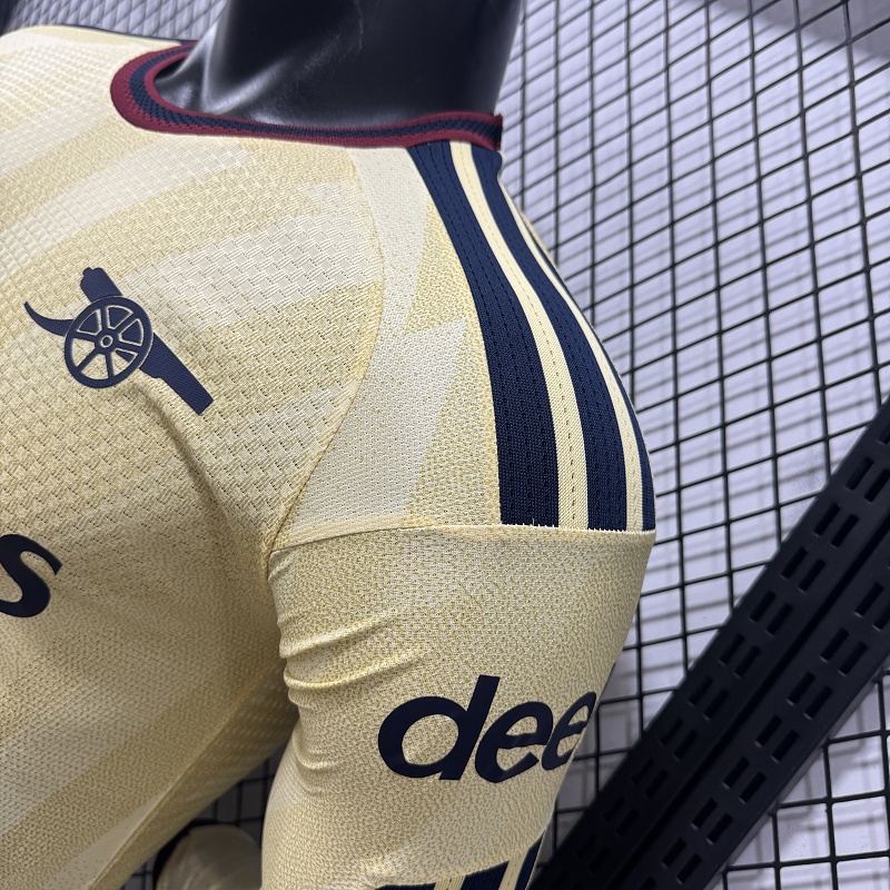 Arsenal Tercera Versión Jugador 2026 (Beige, Manga Larga) 4