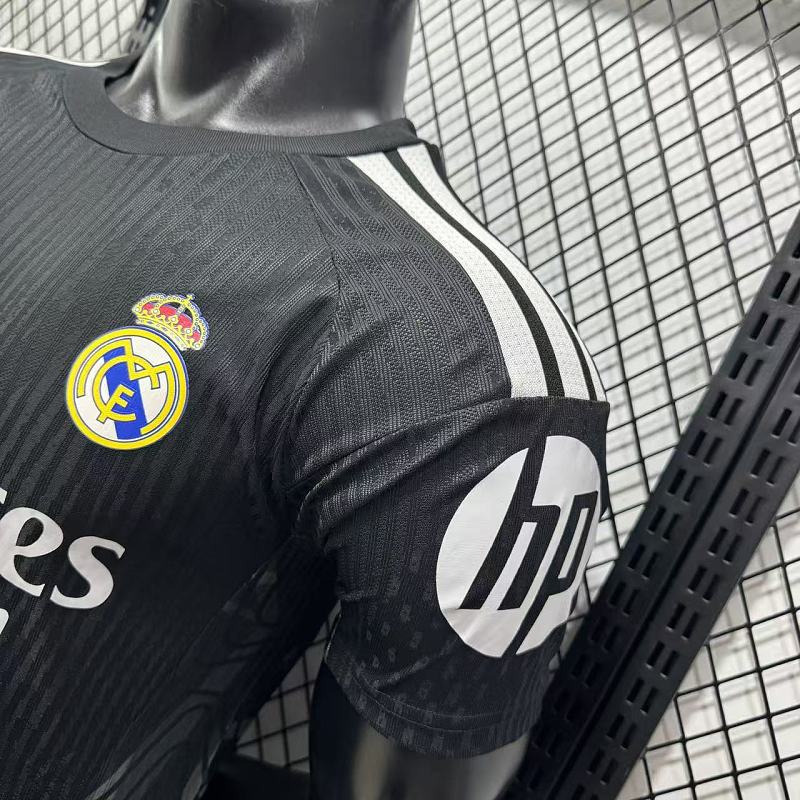 Real Madrid Portero Versión Jugador 2026/27 (Negra) 9