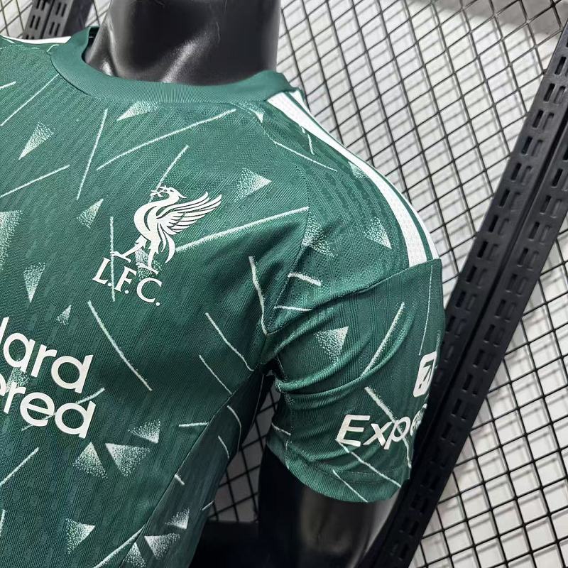 Liverpool Portero Versión Jugador 2026/27 (Verde) 7