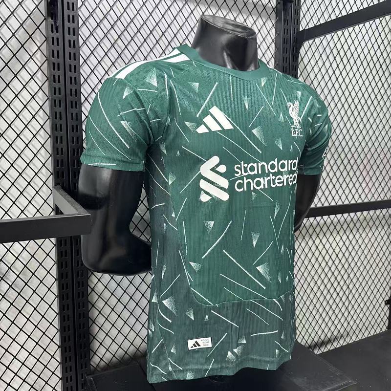 Liverpool Portero Versión Jugador 2026/27 (Verde) 8