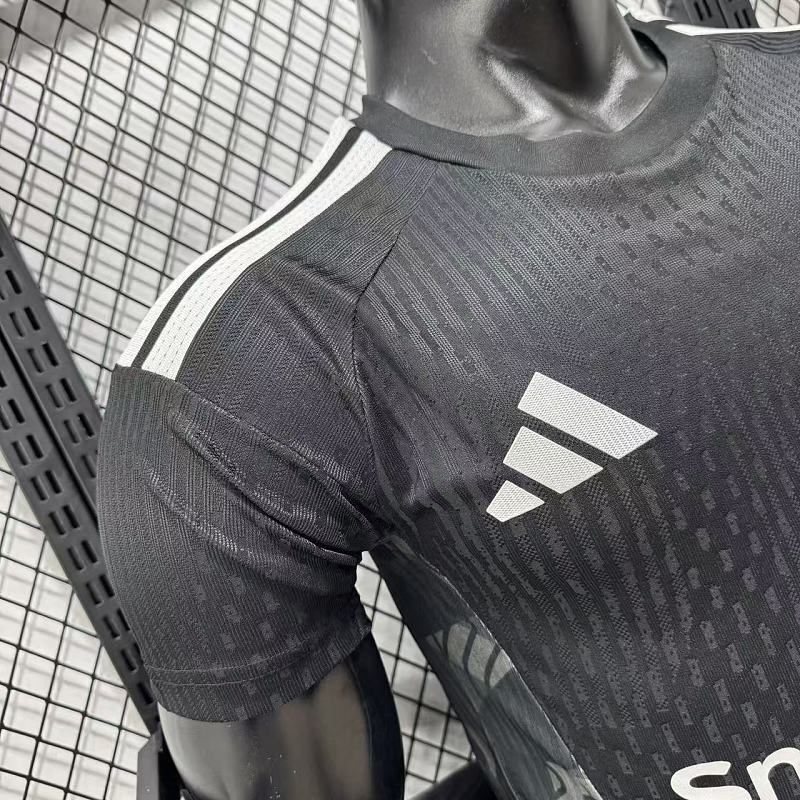 Manchester United Portero Versión Jugador 2026/27 (Negra) 6