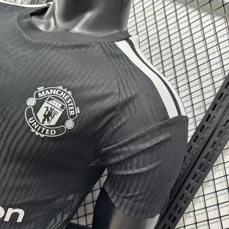 Manchester United Portero Versión Jugador 2026/27 (Negra) 7
