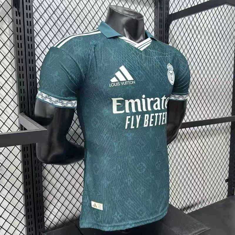 Real Madrid Edición Especial Versión Jugador 2026/27 (Verde) 5