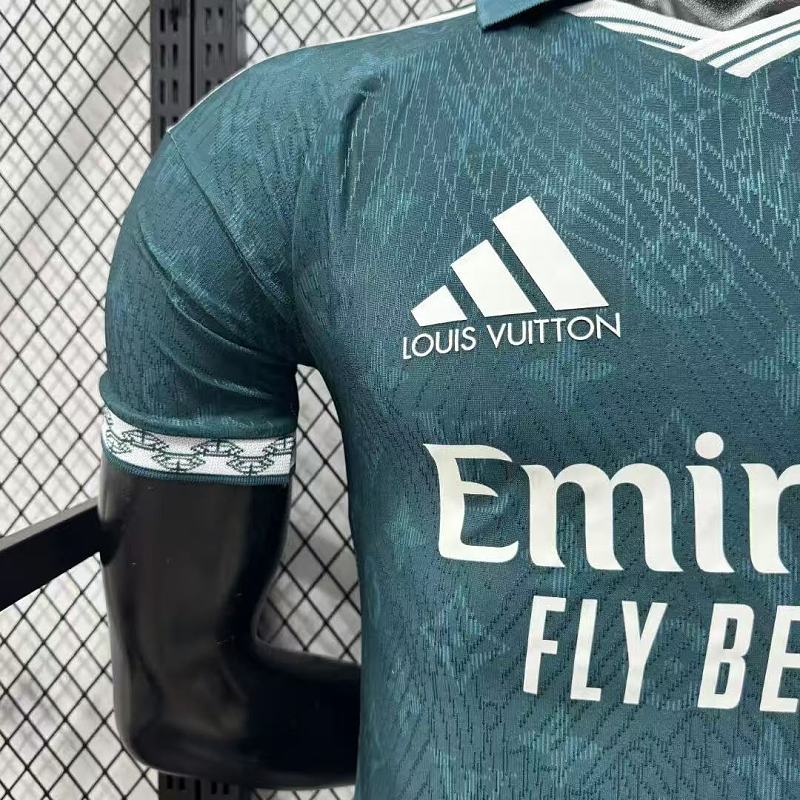 Real Madrid Edición Especial Versión Jugador 2026/27 (Verde) 7