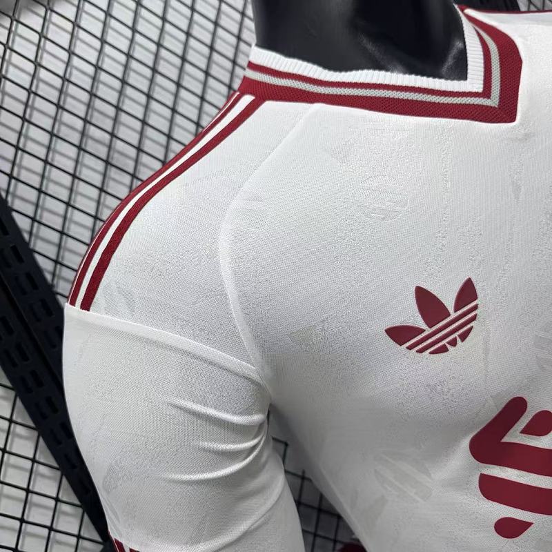 Liverpool Visitante Versión Jugador 2026/27 (Blanca, Manga Larga) 8