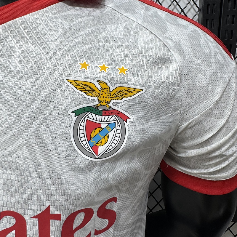 Benfica Visitante Versión Jugador 2026/27 (Blanca) 8