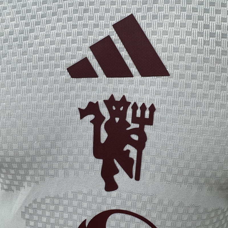 Manchester United Tercera Versión Jugador 2026/27 (Blanca, Manga Larga) 8