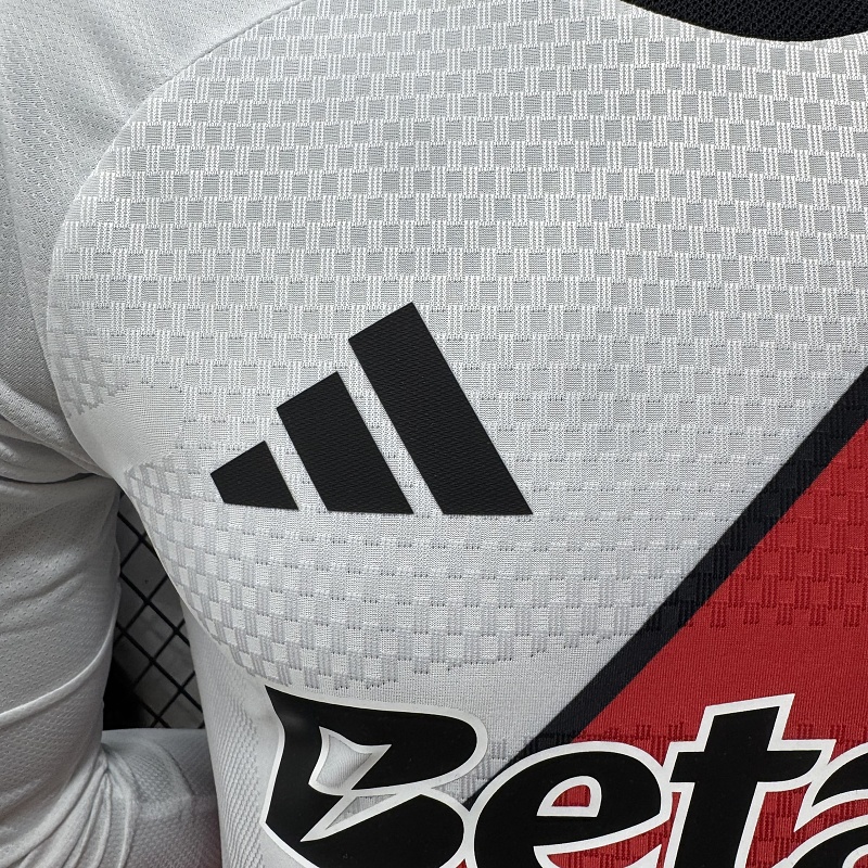 River Plate Local Versión Jugador 2026/27 (Blanca, Manga Larga) 10