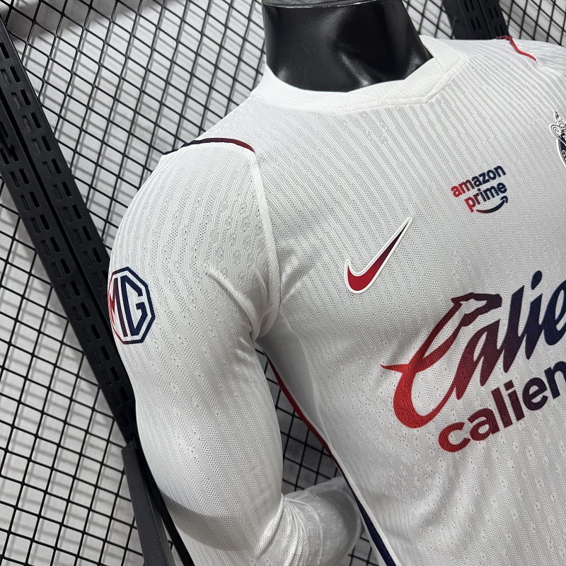 Chivas Guadalajara Visitante Versión Jugador 2026/27 (Blanca, Manga Larga) 4