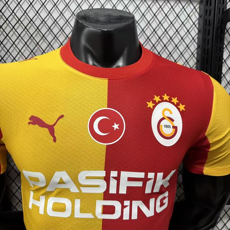 Galatasaray Local Versión Jugador 2026/27 (Roja) 11