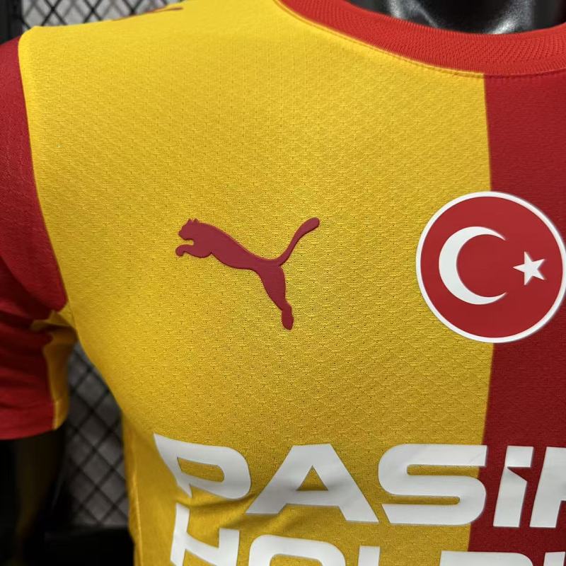 Galatasaray Local Versión Jugador 2026/27 (Roja) 10