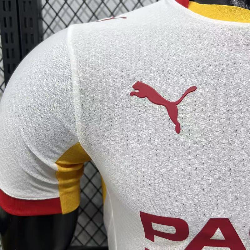 Galatasaray Visitante Versión Jugador 2026/27 (Blanca) 7